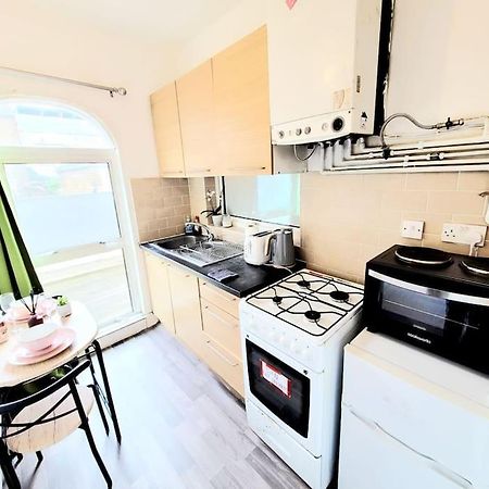 One Bedroom Apartment With A Terrace In Angel London Exterior photo