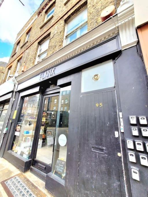 One Bedroom Apartment With A Terrace In Angel London Exterior photo